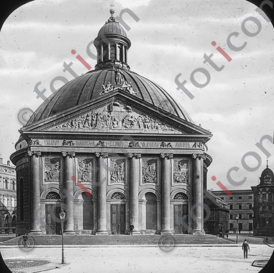 St. Hedwigs-Kathedrale ; The Berlin Cathedral - Foto foticon-simon-190-052-sw.jpg | foticon.de - Bilddatenbank für Motive aus Geschichte und Kultur